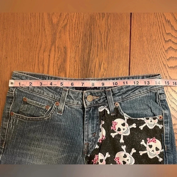 Levi’s Super Low Skull‎ Print Denim Cut Off Jean Shorts 29” Waist / Size 5 - Picture 5 of 5